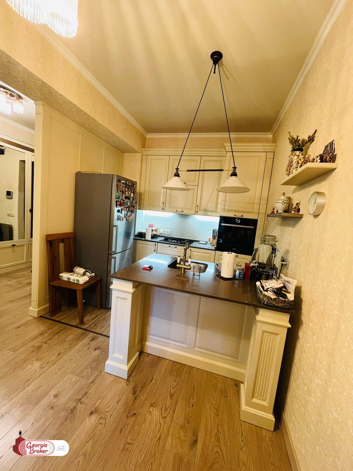 продается квартира с новым ремонтом 3-комнаты